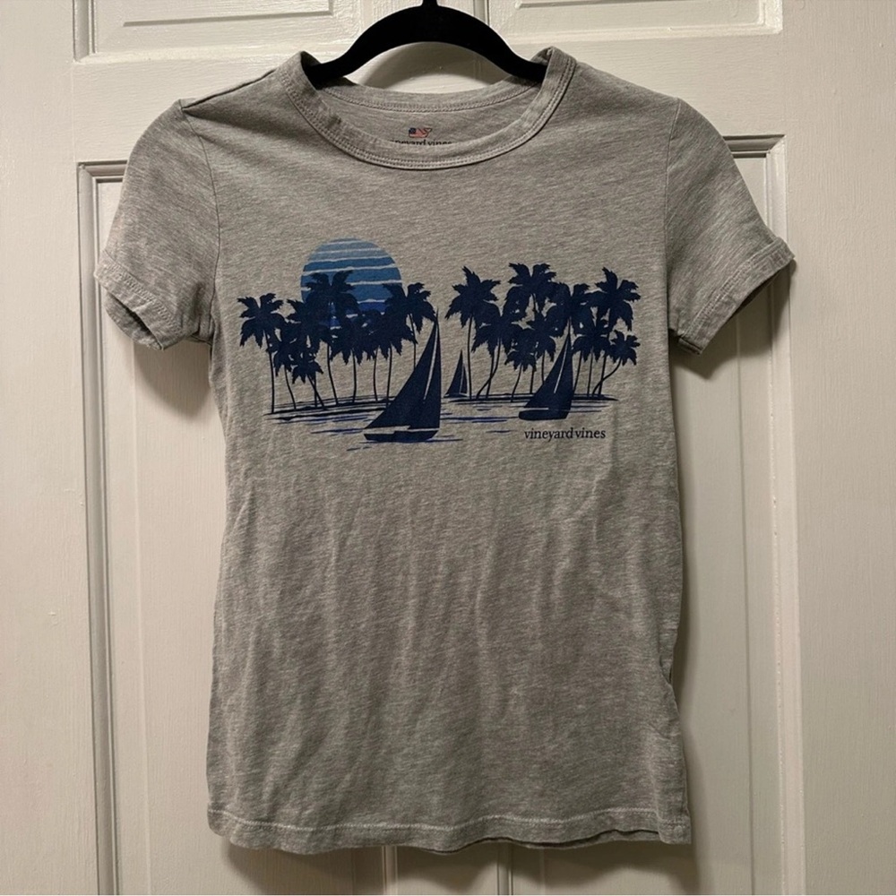 Vineyard Vines Gray T-Shirt with Blue Palm Tree Design